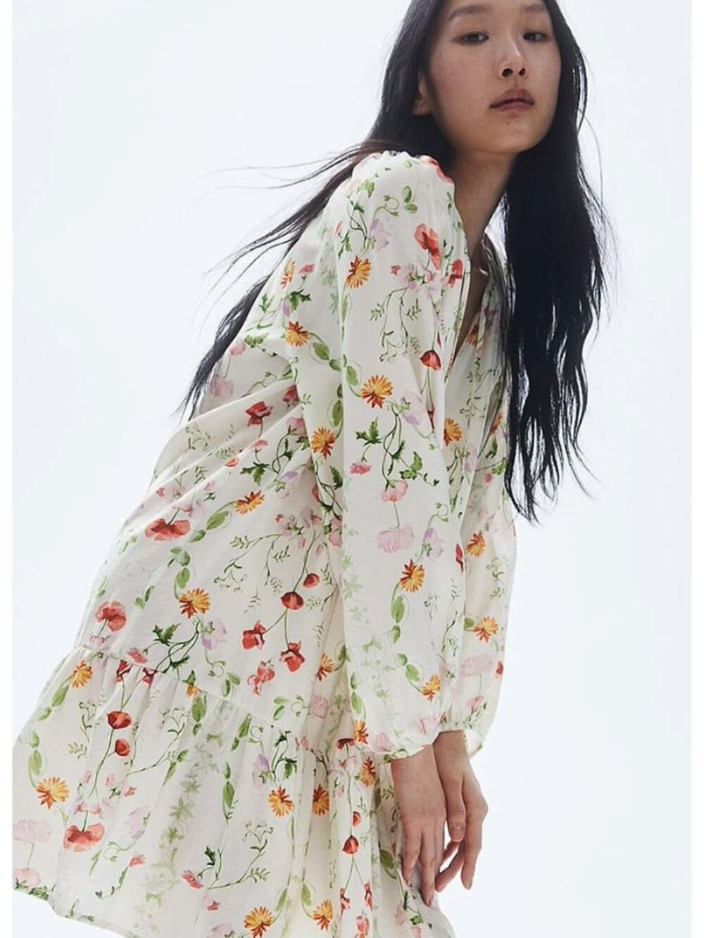 H&M Floral Tie-Detail relaxed fit long sleeve dress - Picture 3 of 10